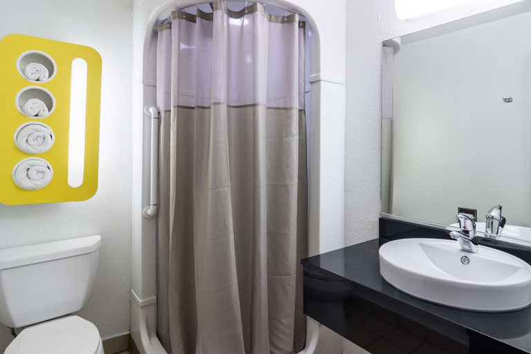 Bathroom 4, Motel 6 Oroville, CA, Butte