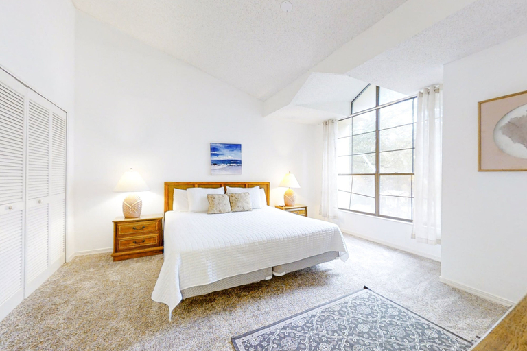 Room 2, Two-story Townhome With Fast Wifi & Pool - Steps From the Beach, Nassau