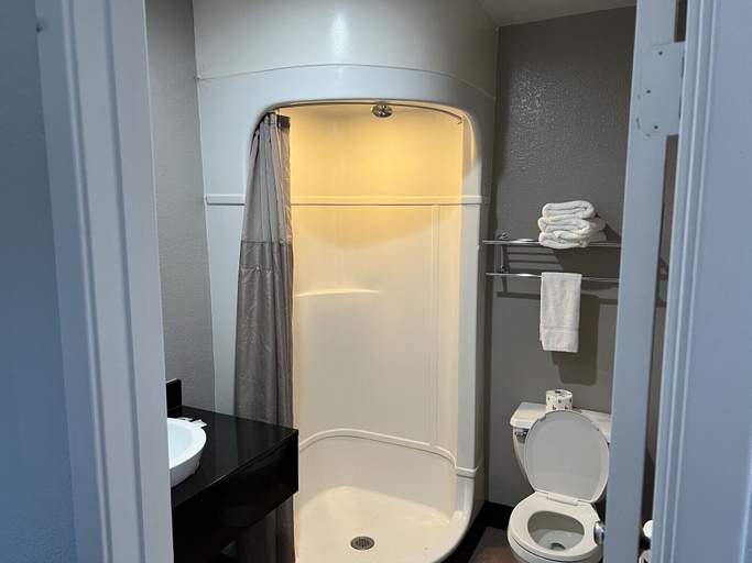 Bathroom 4, Motel 6 Arcata, CA - Cal Poly Humboldt, Humboldt