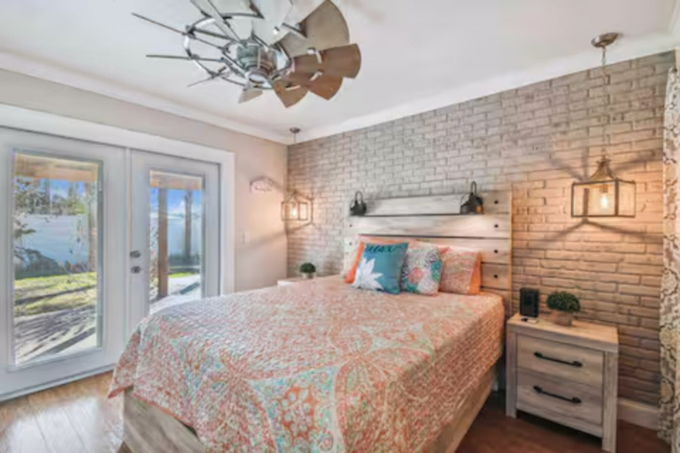 Room 3, Spacious Coastal Home in St. Augustine Pool, Outdoor Oasis & Private Suite, Saint Johns