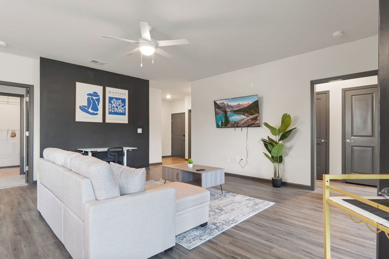 Living area 4, Luxe King 3BR Suite in North Raleigh, Wake