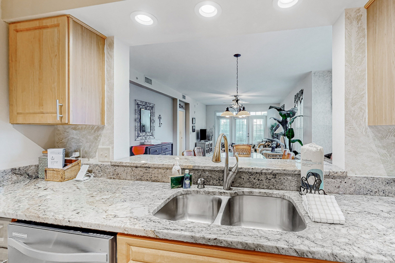 Private kitchen 2, Coastal Condo With Pool, Lanai, Washer/dryer, & Elevator, Saint Johns