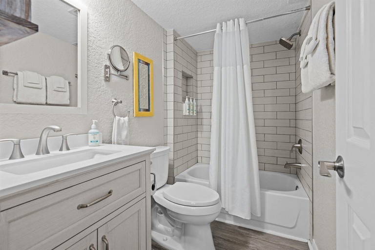Bathroom 4, Colorful Condo W/shared Pool, Free Wifi, Central A/C - Blocks From the Beach, Saint Johns