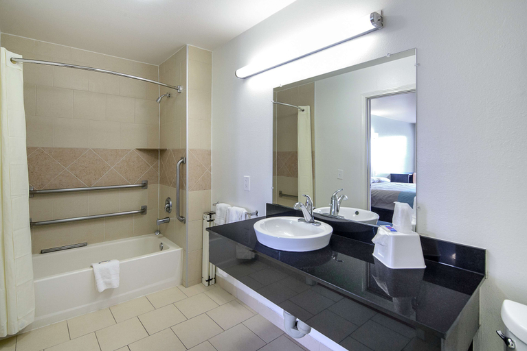 Bathroom 4, Motel 6 Canton, TX, Van Zandt