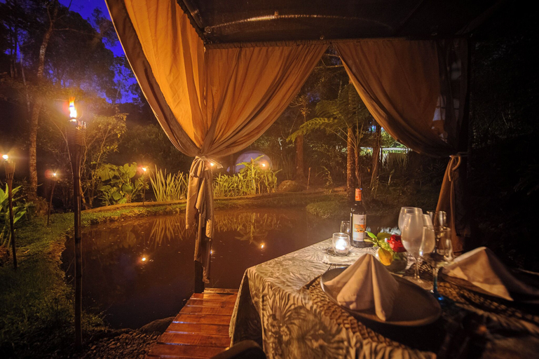 Outdoor dining 5, Terramaga Glamping, San Francisco