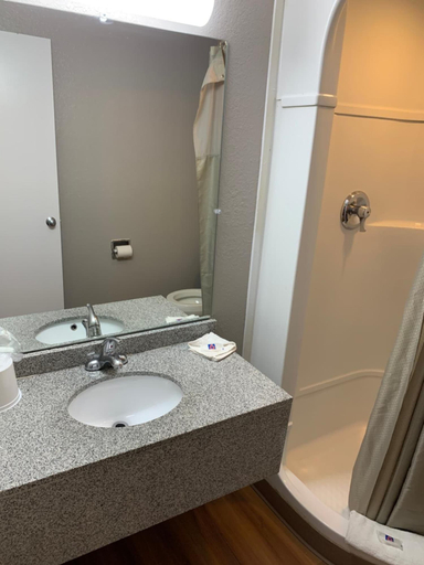 Bathroom 4, Motel 6 Dayton, OH, Montgomery