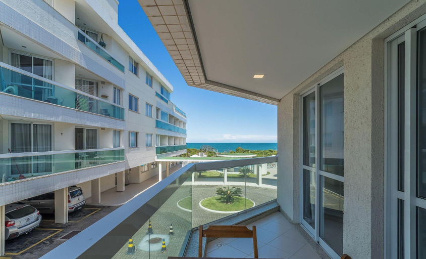 Outdoor dining, Beachfront Condominium w/ Pool in Morro das Pedras - Pros, Florianopolis