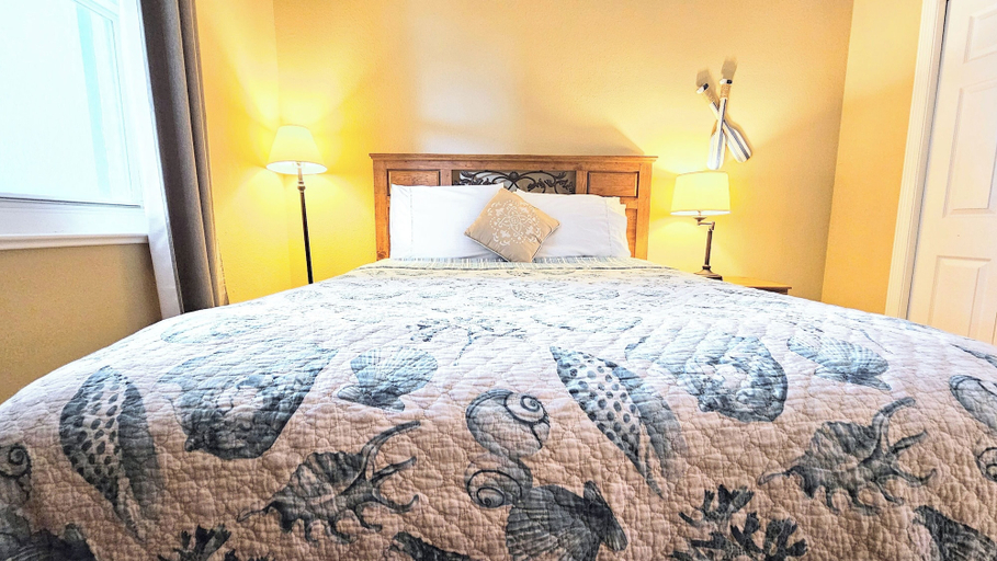 Room 5, Cinnamon Beach Retreat - Ocean View! 4th Floor 2 Resort Pools!, Flagler