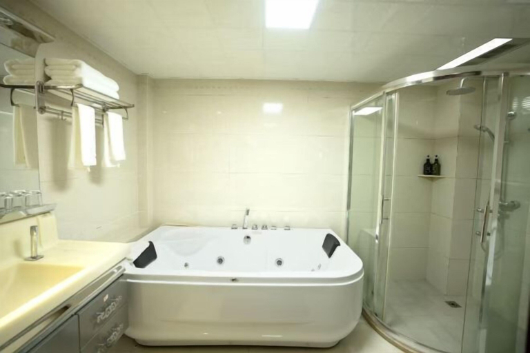 Bathroom 4, Youth Holiday Hotel, Ningde