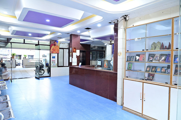 Lobby 5, Sreeniketanam Lodge, Raichur