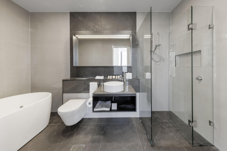 Bathroom, Meriton Suites Melbourne, Melbourne