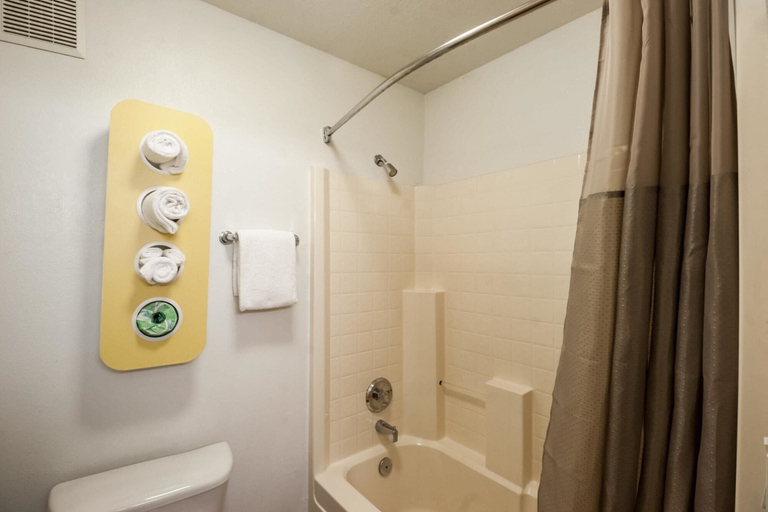 Bathroom 4, Motel 6 Seaside, OR, Clatsop
