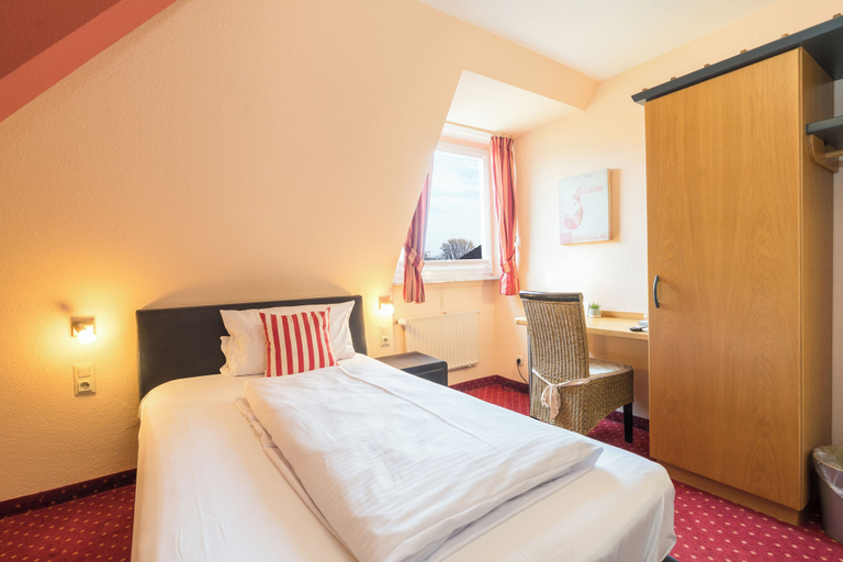 Bedroom 3, Hotel Rüdesheimer Hof, Rheingau-Taunus-Kreis