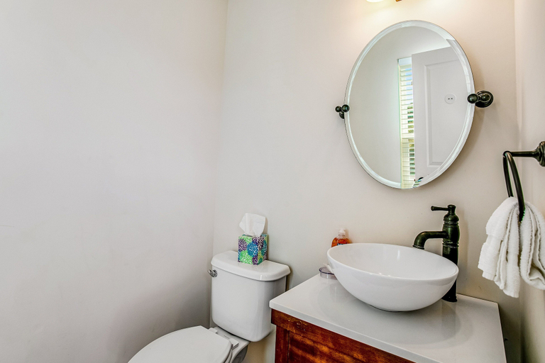 Bathroom 5, Beautiful 3-level Home Steps From the Beach W/wifi, Washer/dryer, & Central AC, Nassau
