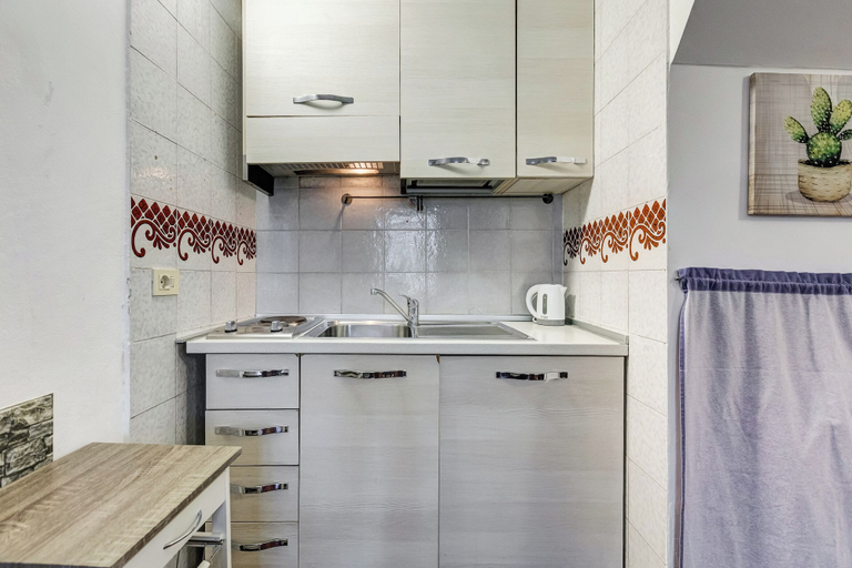 Private kitchen 4, Charming Apt with Garden and Park, Rome