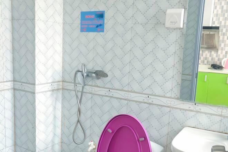 Bathroom 3, Hanlin Gangwan Apartment, Zhuhai