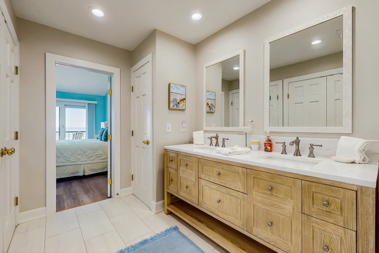 Bathroom 3, Dog-friendly Oceanfront Townhouse With Covered Balcony, Views, Pool & AC, Nassau