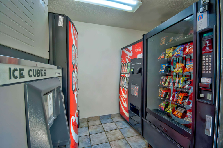 Food & Drinks 5, Motel 6 Warren, MI - Detroit East, Macomb