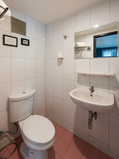 Bathroom, BB House Phra Athit, Phra Nakhon