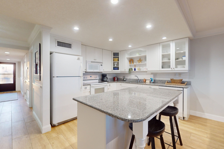 Private kitchen 2, First Floor Oceanfront Condo With Beach Access and Tennis Courts, Saint Johns