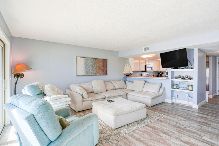 Living area 2, Beachfront Getaway With Ocean Views, Washer/dryer & AC - Snowbirds Welcome, Saint Johns