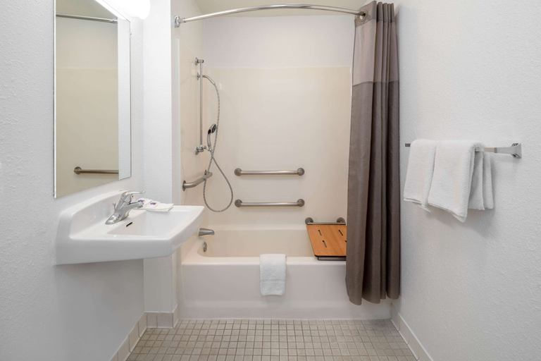 Bathroom 4, Motel 6 Ventura, CA - South, Ventura