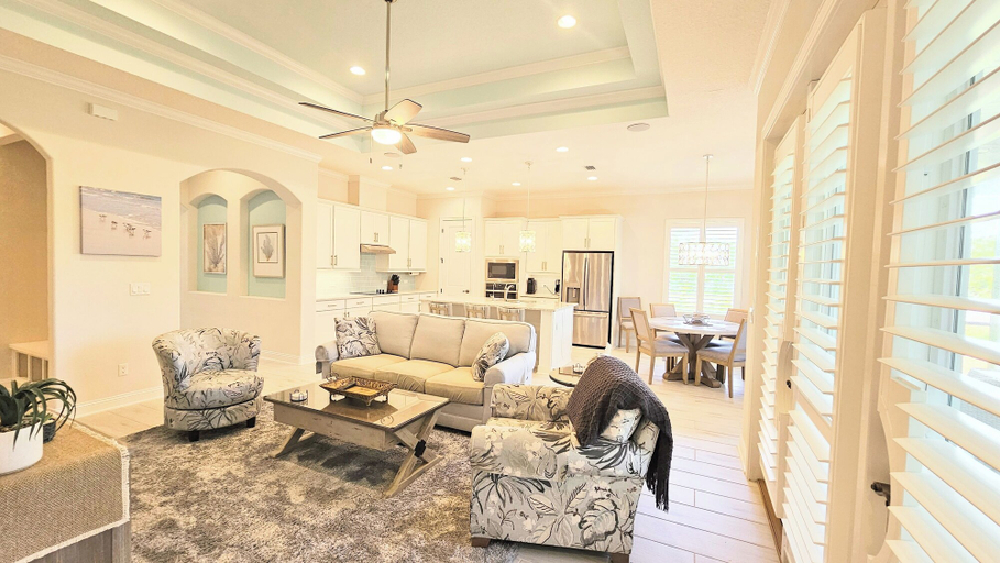Living area 5, New Custom House! Private, Clean, Safe! Walk to the Beach!, Saint Johns