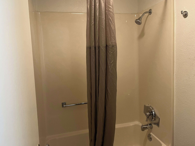 Bathroom 4, Motel 6 Cross Lanes, WV - Goff Mountain Rd, Kanawha