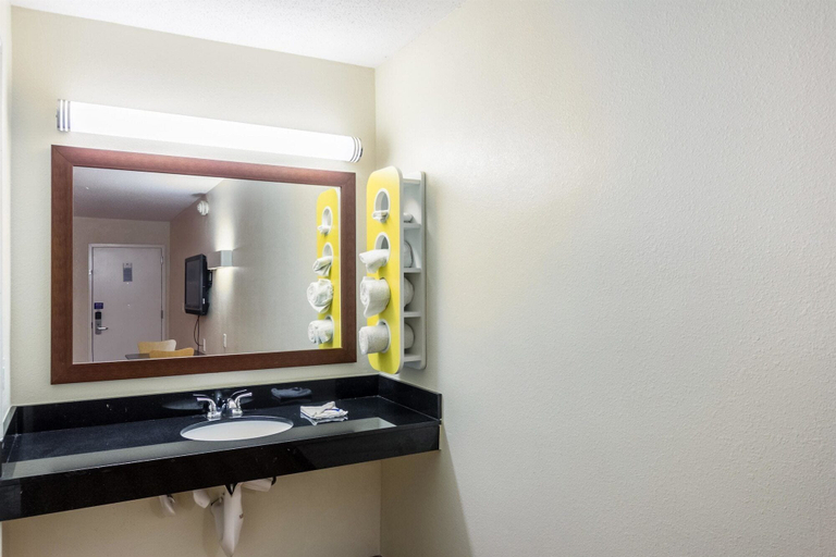 Bathroom 3, Motel 6 New Brunswick, Middlesex