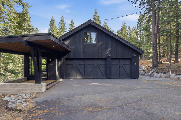 Exterior 5, Sierra Sanctuary With Hot Tub 5 Bedroom Home, Nevada