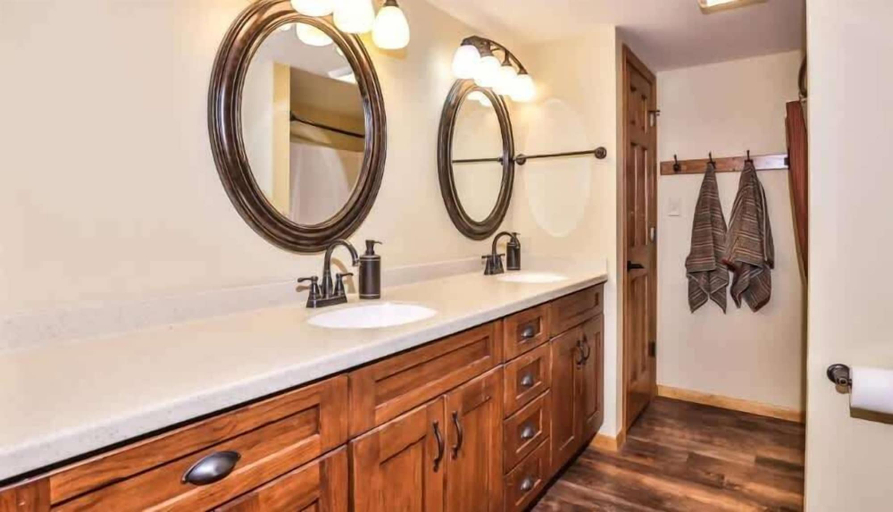 Bathroom 3, Mercer Lake Musky Lodge, Oneida