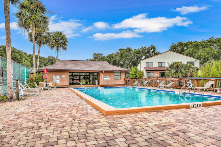 Pool 5, Quiet Coastal Escape Within Walking Distance to Beach With Shared Pool, Nassau