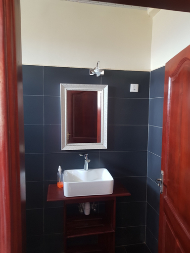 Bathroom 3, EXPRESS VIEW INN, Jinja