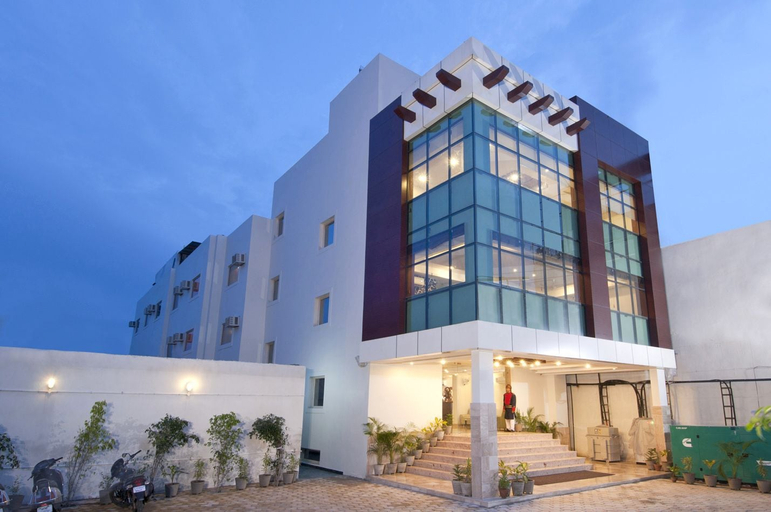 Exterior & Views