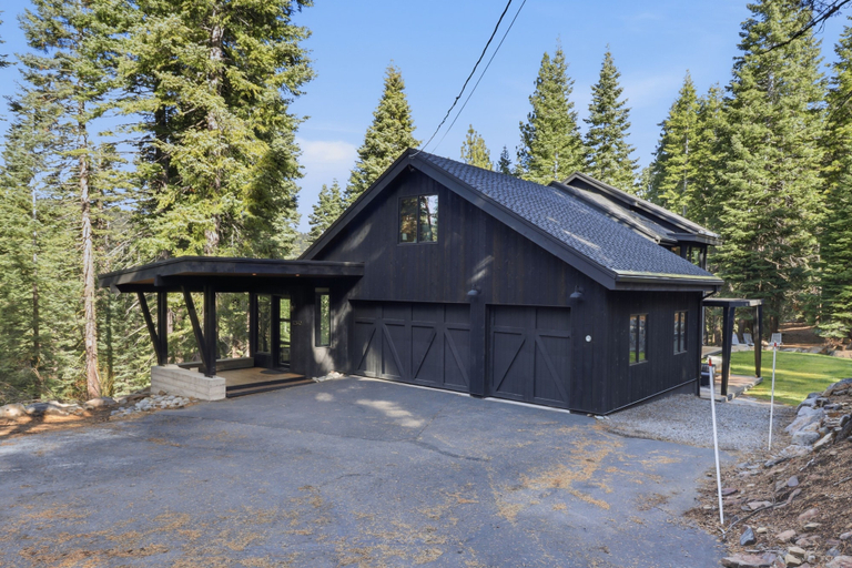 Exterior 3, Sierra Sanctuary With Hot Tub 5 Bedroom Home, Nevada