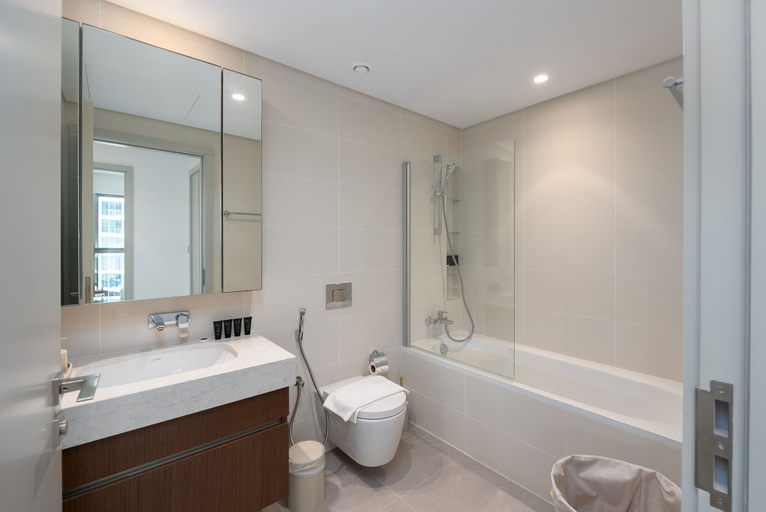 Room 2, Contemporary 1BR w Dubai Marina Glimpse, Dubai