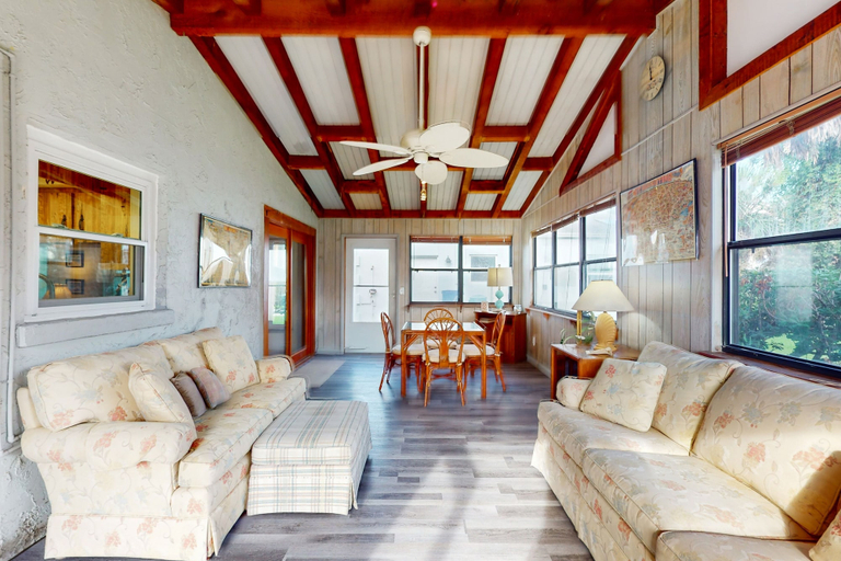 Others 5, Spacious Seaside Cottage w/ Sunroom 1-minute Walk to Vilano Beach, Saint Johns