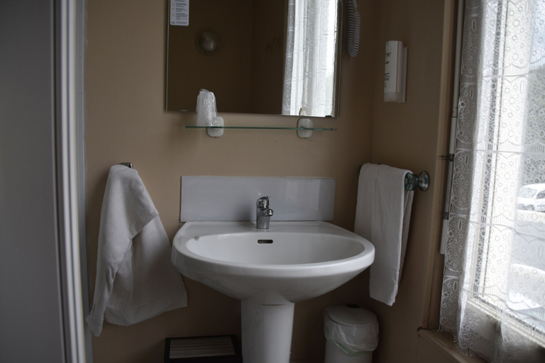 Bathroom 4, Hotel Restaurant Le Rider, Corrèze