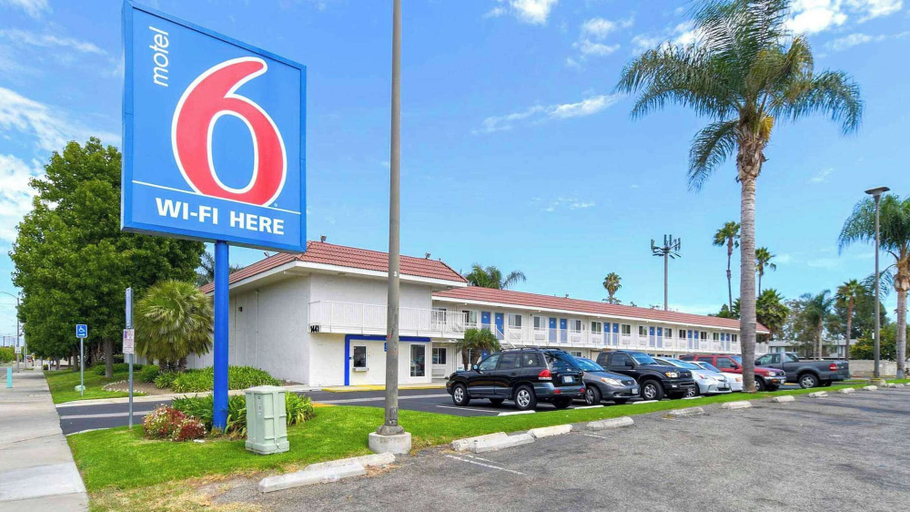 Exterior & Views 1, Motel 6 Costa Mesa, CA, Orange