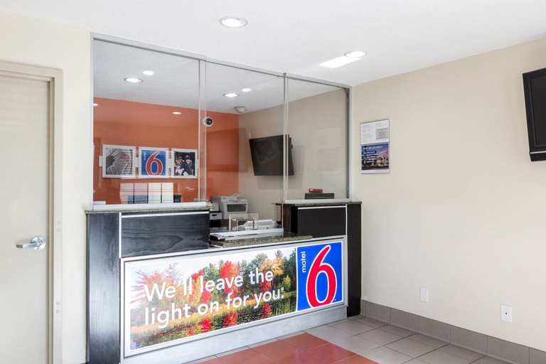Others 5, Motel 6 New Brunswick, Middlesex