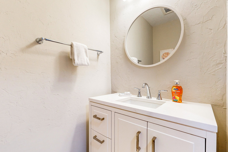 Bathroom 2, Updated House With Enclosed Yard, Patio, Central AC, & Washer/dryer, Duval