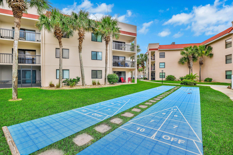 Sport court 5, Third Floor Condo With Shared Pool, Free Wifi, Central AC, & Shared Tennis, Saint Johns