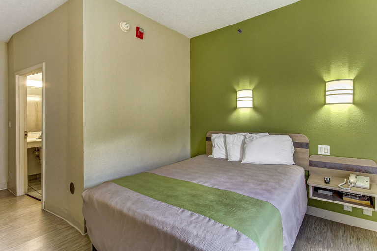 Bedroom 3, Motel 6 Medina, OH - Cleveland, Medina