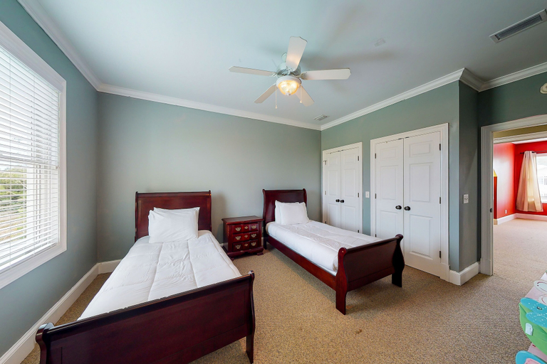 Room 2, Fantastic Getaway With Private Pool, Deck, Game Room, AC & Fast Wifi, Glynn