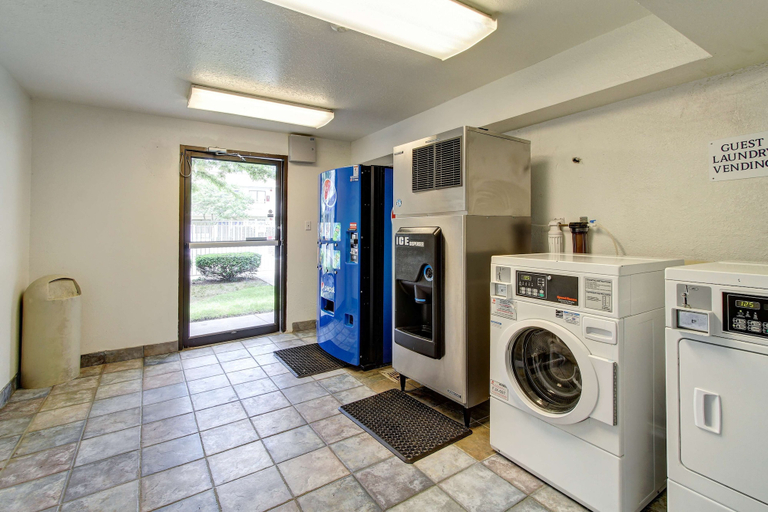 Others 5, Motel 6 Amherst, OH - Cleveland West - Lorain, Lorain