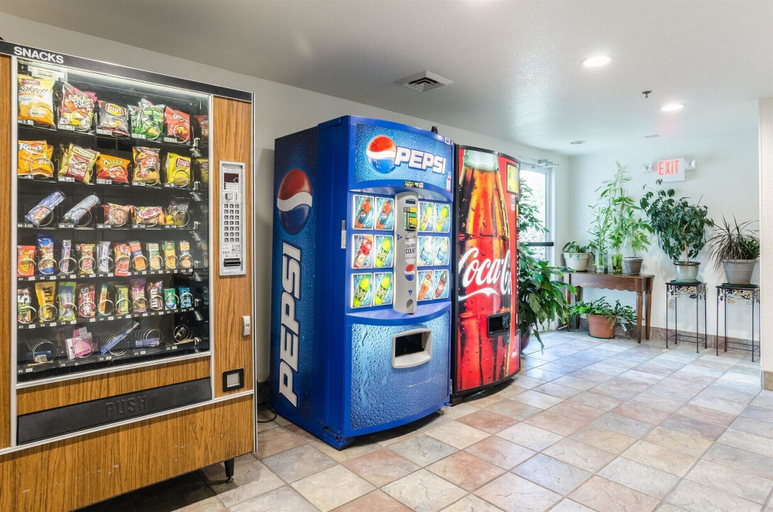 Food & Drinks 5, Motel 6 Bristol, VA, Bristol