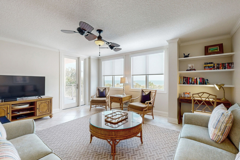 Interior, Oceanfront Condo With Washer/dryer, AC & Heated Pool, Nassau