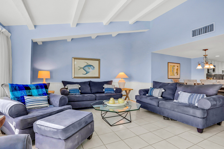 Living area 3, Oceanfront Condo With Balcony, AC, Views & Outdoor Pool - Dog-friendly, Nassau