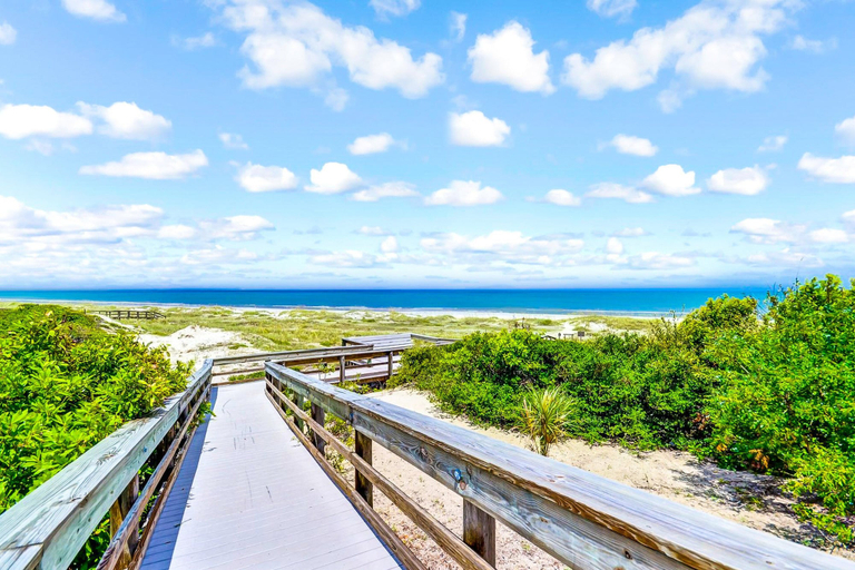 Beach 3, Bright & Airy Dog-friendly Condo W/shared Pool, Free Wifi, Central AC, & W/D, Nassau
