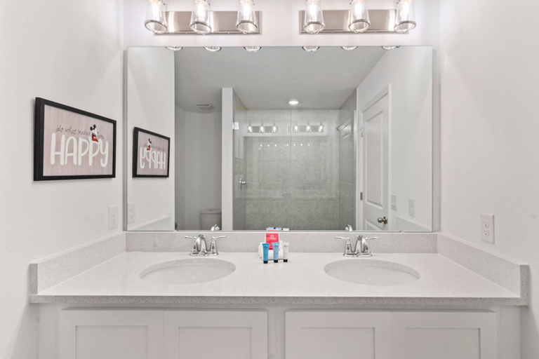 Bathroom 4, 1043 Plantation Lane, Polk